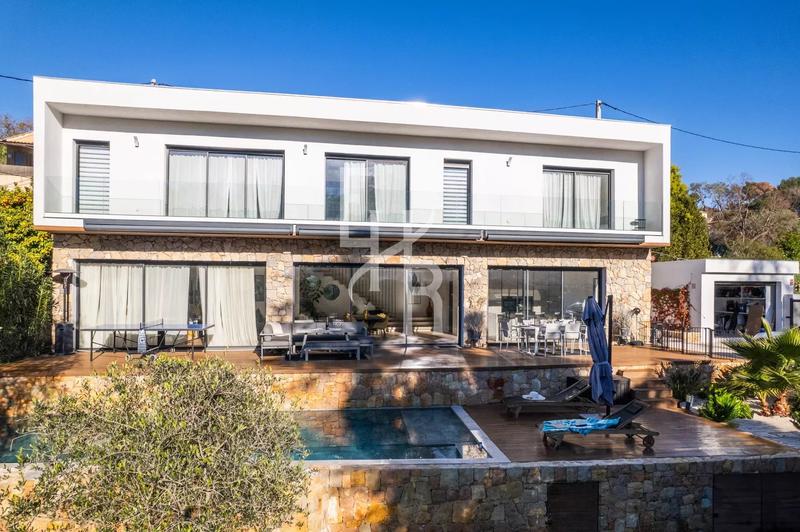 Villa - 245 m² - 5 pièces