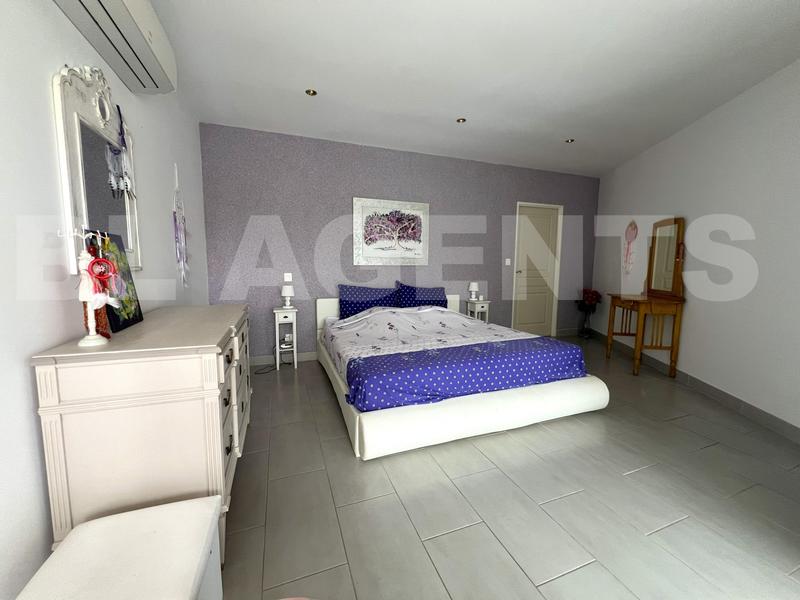 Villa - 190 m² - 8 pièces