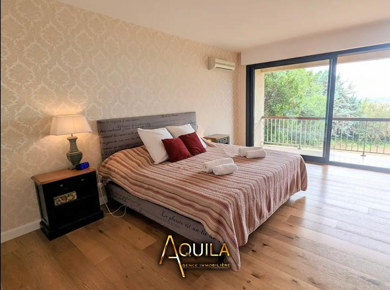 Villa - 341 m² - 8 pièces