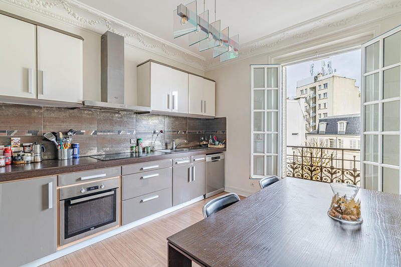 Appartement - 184 m² - 6 pièces