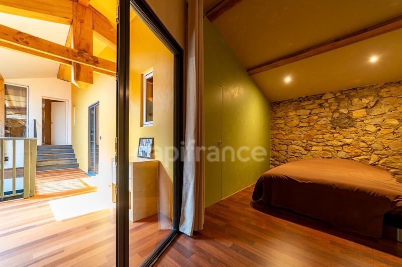 Maison - 450 m² - 11 pièces