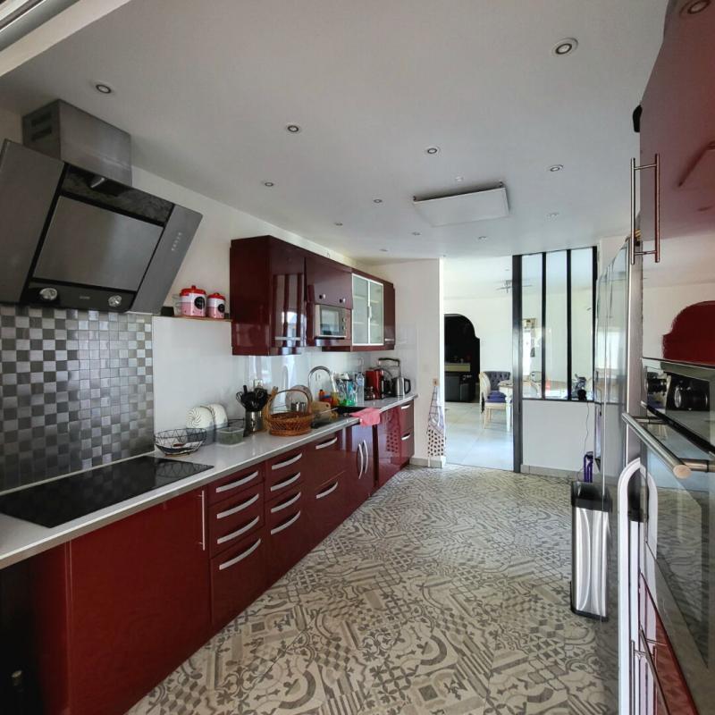 Maison - 359 m² - 13 pièces