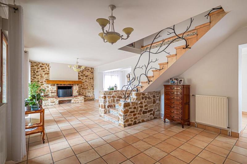 Maison - 230 m² - 8 pièces