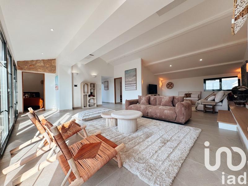 Maison - 207 m² - 7 pièces