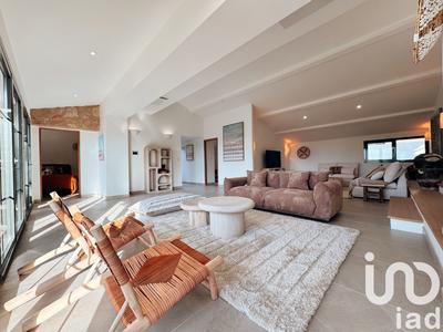 Maison - 207 m² - 7 pièces