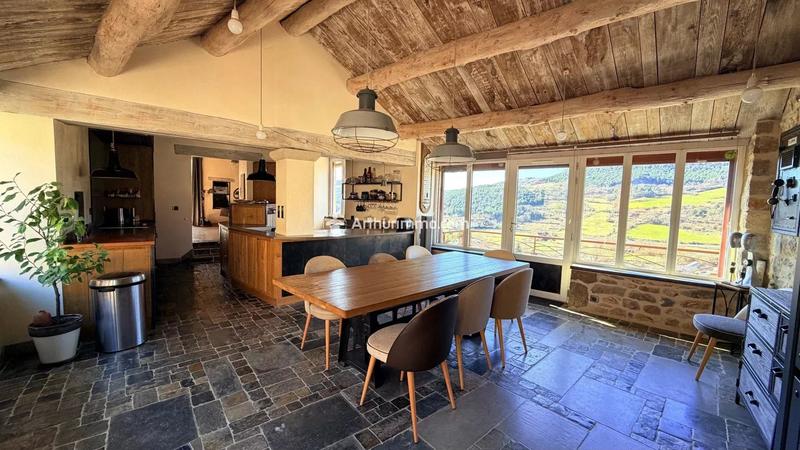 Maison - 197 m² - 7 pièces