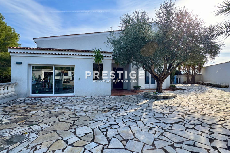 Maison - 255 m² - 8 pièces