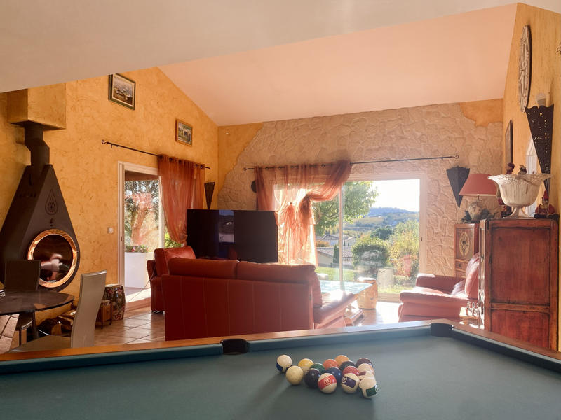 Maison - 220 m² - 8 pièces