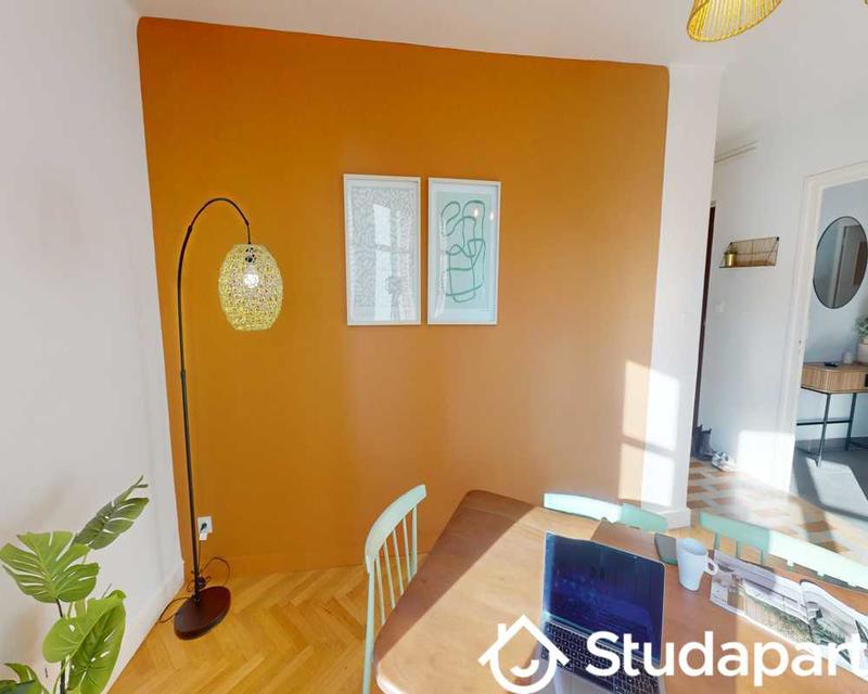 Chambre - 140 m² - 1 pièce