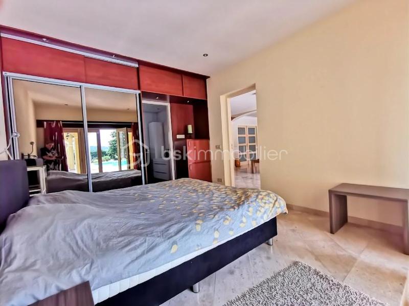 Villa - 230 m² - 6 pièces