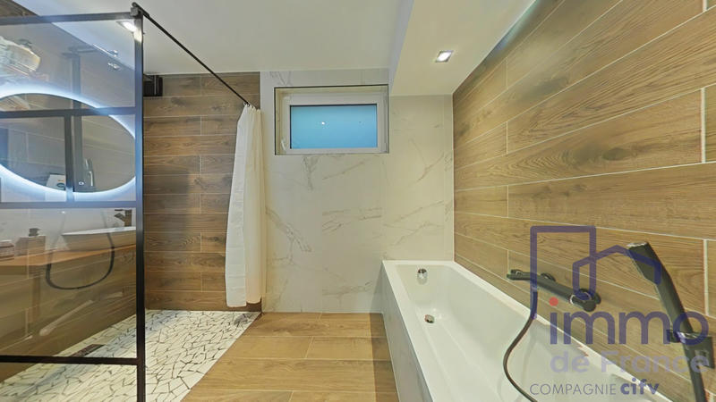 Maison - 200 m² - 6 pièces