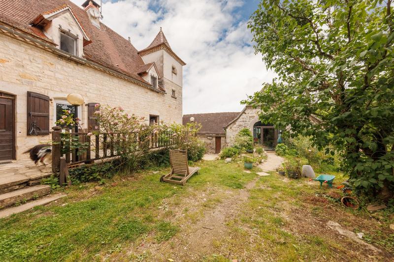 Maison - 249 m² - 10 pièces