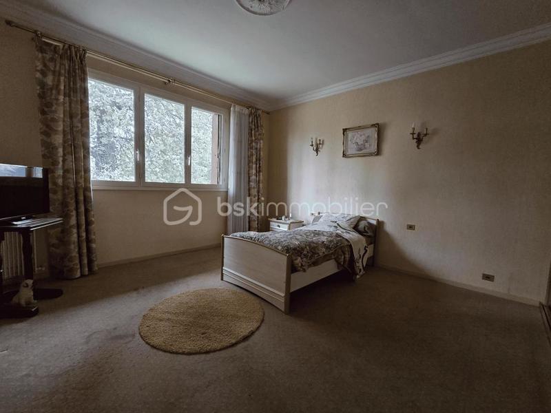 Maison - 210 m² - 7 pièces