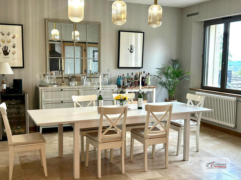 Maison - 292 m² - 11 pièces