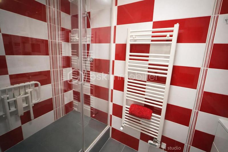 Maison - 1 172 m² - 8 pièces