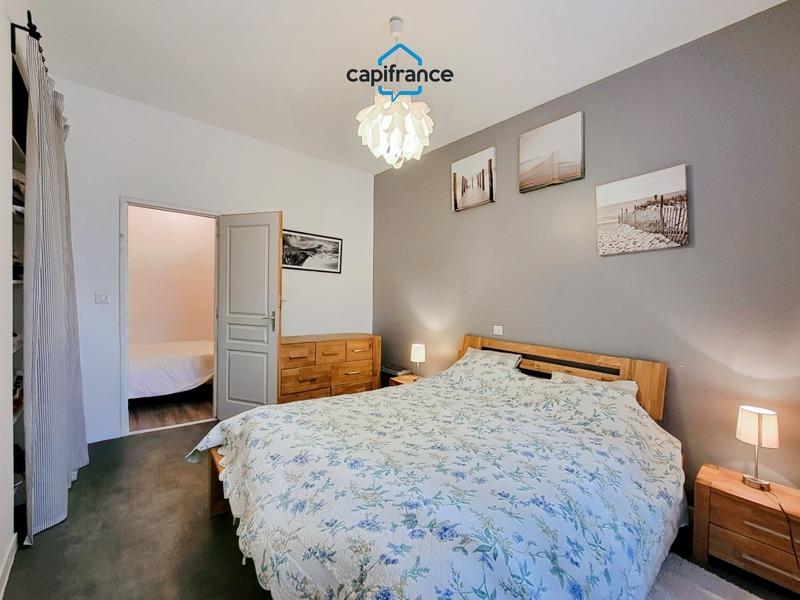 Maison traditionnelle - 252 m² - 10 pièces