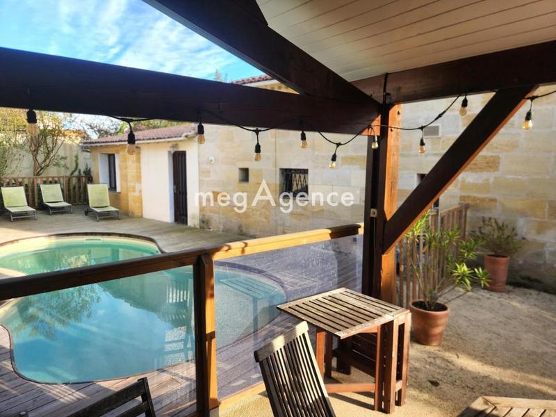 Maison - 230 m² - 8 pièces