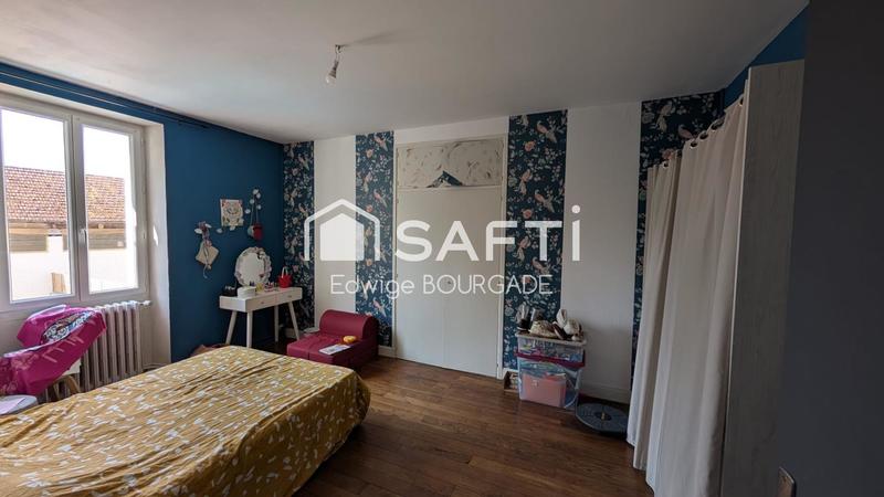 Maison - 230 m² - 12 pièces