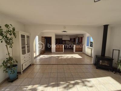 Maison traditionnelle - 180 m² - 7 pièces