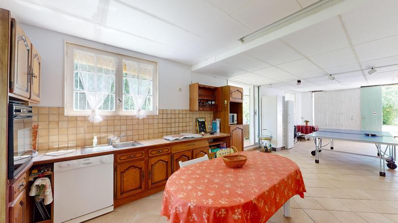 Maison - 247 m² - 9 pièces