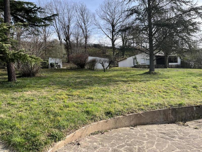 Propriété - 220 m² - 10 pièces