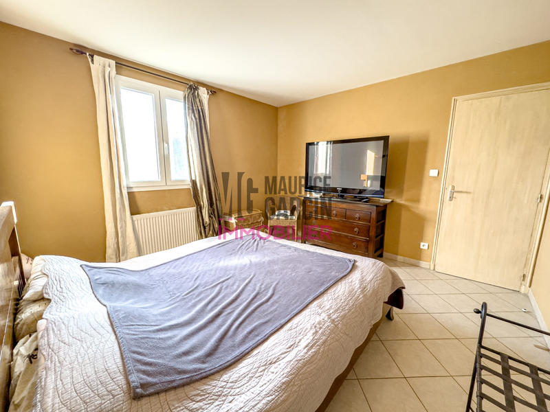 Maison traditionnelle - 180 m² - 8 pièces