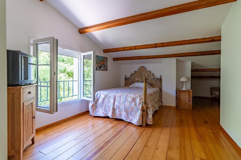 Mas - 440 m² - 12 pièces