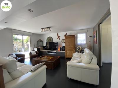 Maison - 251 m² - 8 pièces