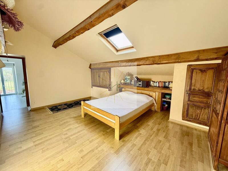 Maison - 256 m² - 11 pièces