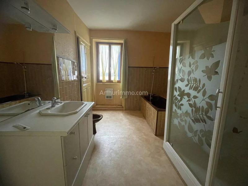 Maison - 220 m² - 12 pièces