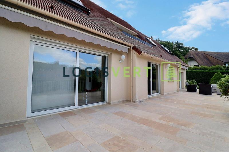 Maison - 198 m² - 8 pièces