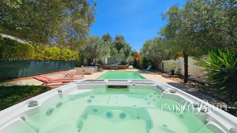 Villa - 630 m² - 26 pièces