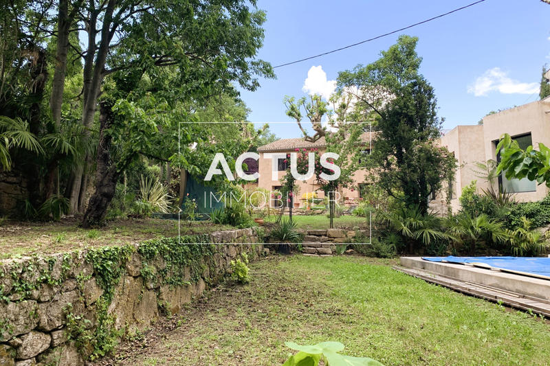 Maison - 182 m² - 6 pièces