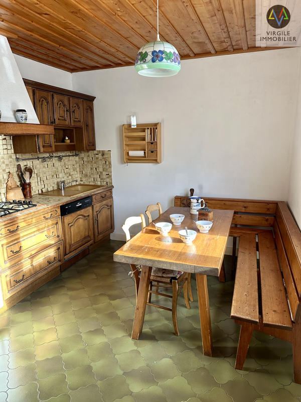 Maison - 180 m² - 7 pièces