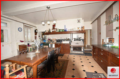 Maison - 260 m² - 9 pièces