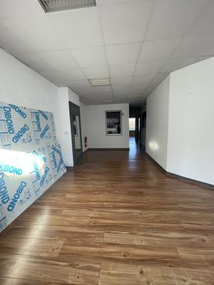 Local commercial - 90 m² - 4 pièces