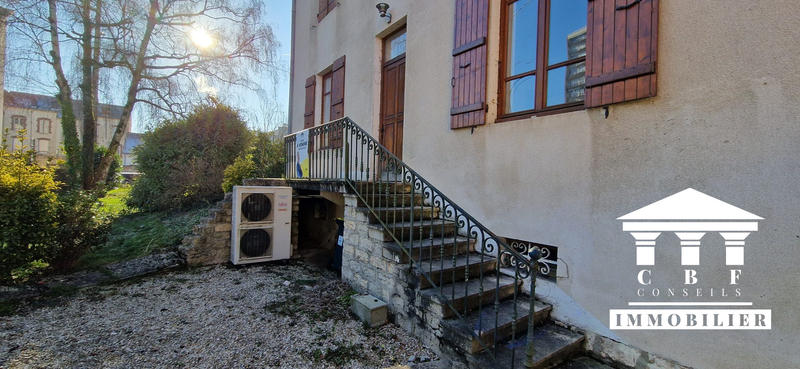 Maison - 220 m² - 10 pièces