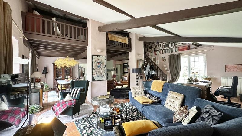 Maison - 230 m² - 7 pièces