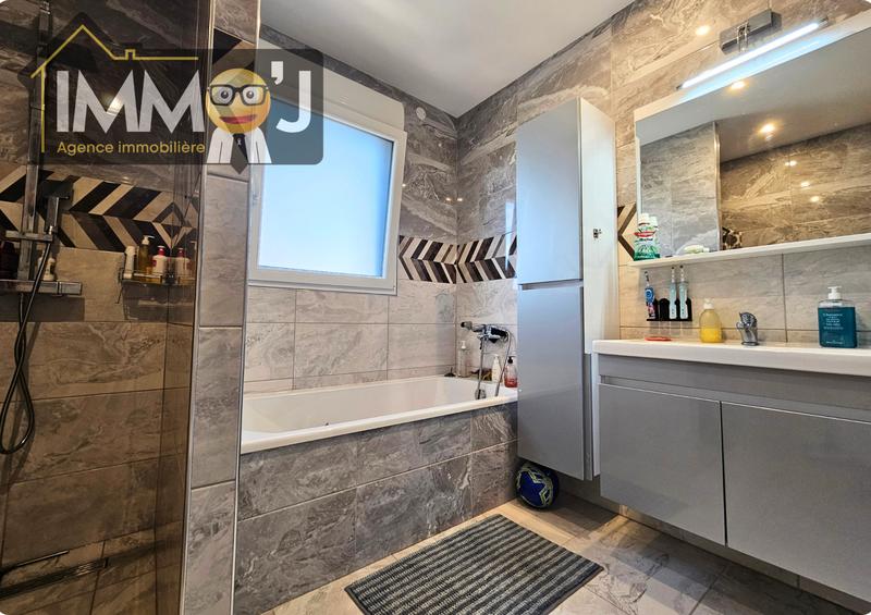 Maison - 180 m² - 5 pièces