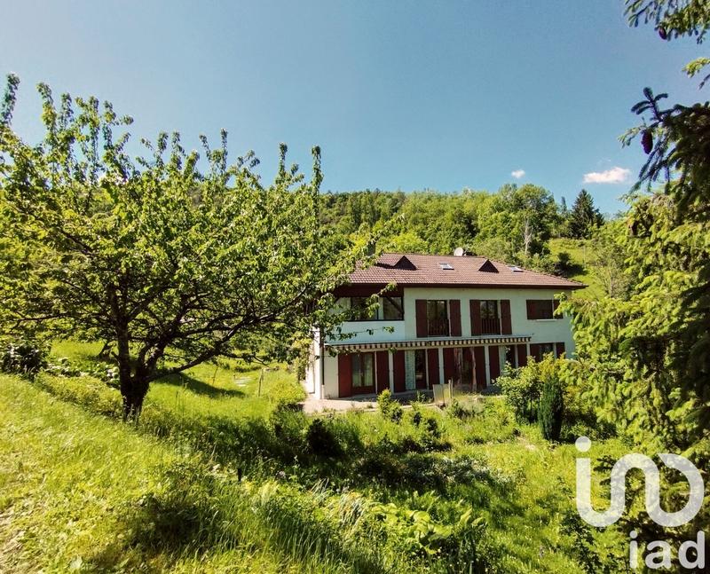 Maison - 270 m² - 12 pièces