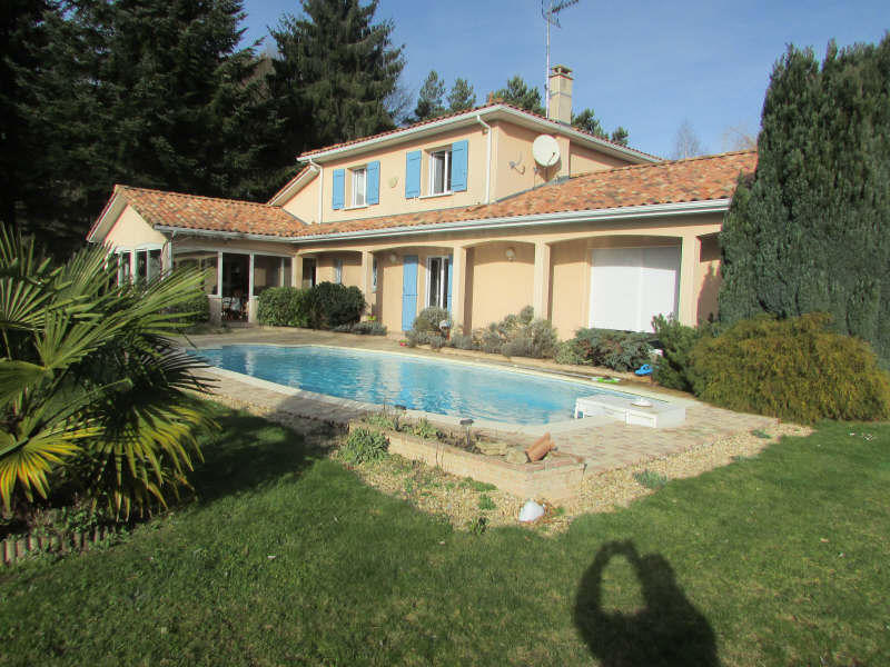 Maison - 230 m² - 7 pièces