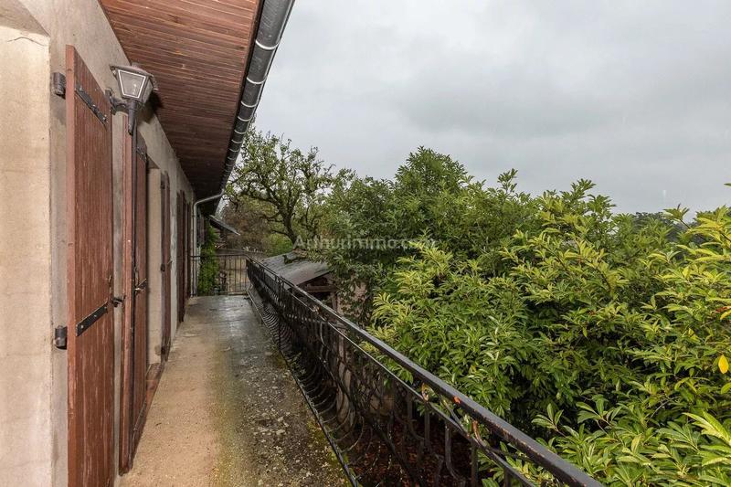 Maison - 238 m² - 10 pièces