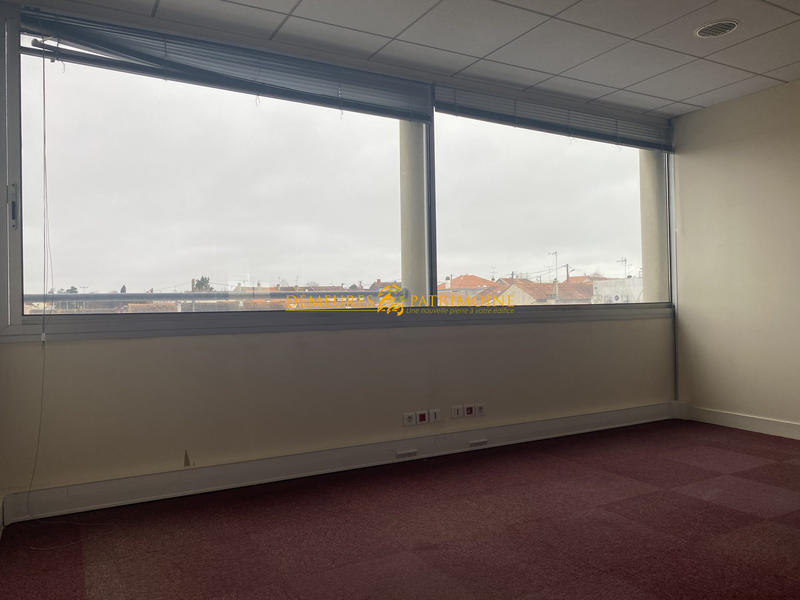 Bureau - 300 m²