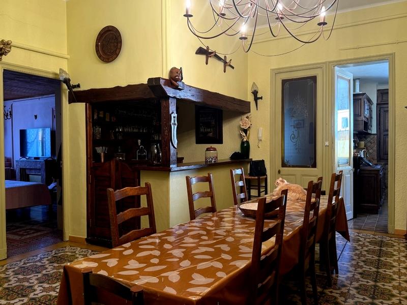 Appartement - 180 m² - 7 pièces