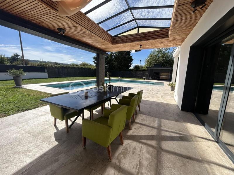 Maison - 217 m² - 8 pièces