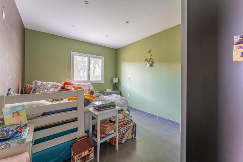 Propriété - 215 m² - 9 pièces