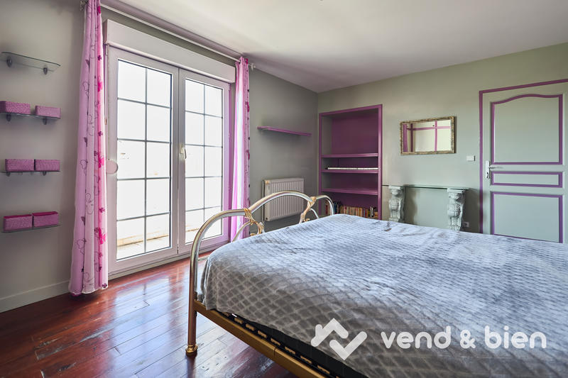 Maison - 229 m² - 7 pièces