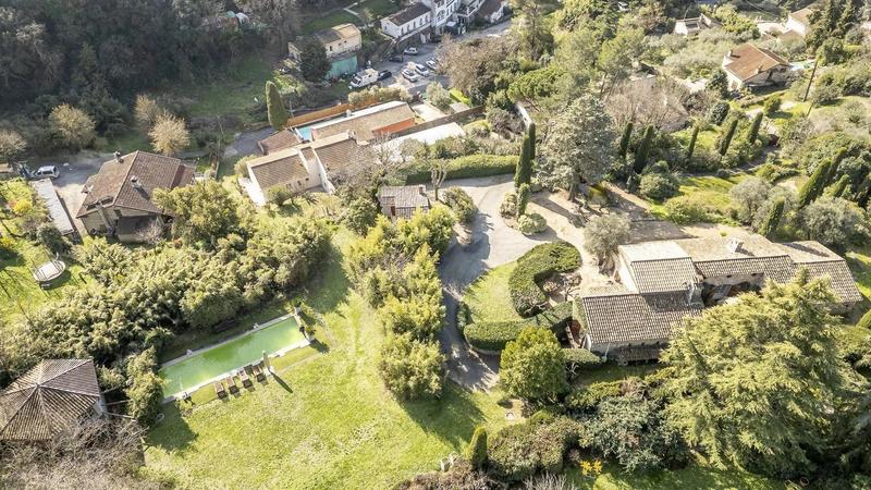 Maison - 252 m² - 7 pièces