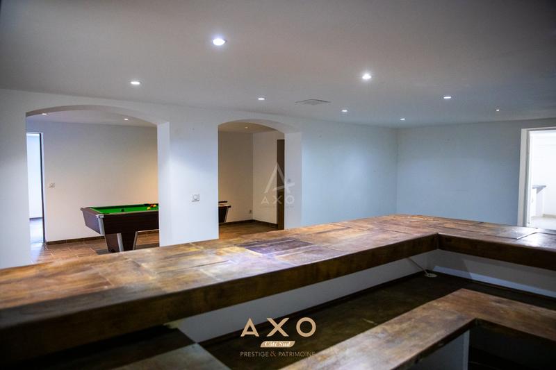 Maison - 278 m² - 8 pièces