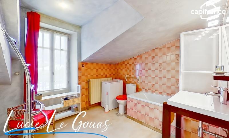 Maison - 198 m² - 7 pièces